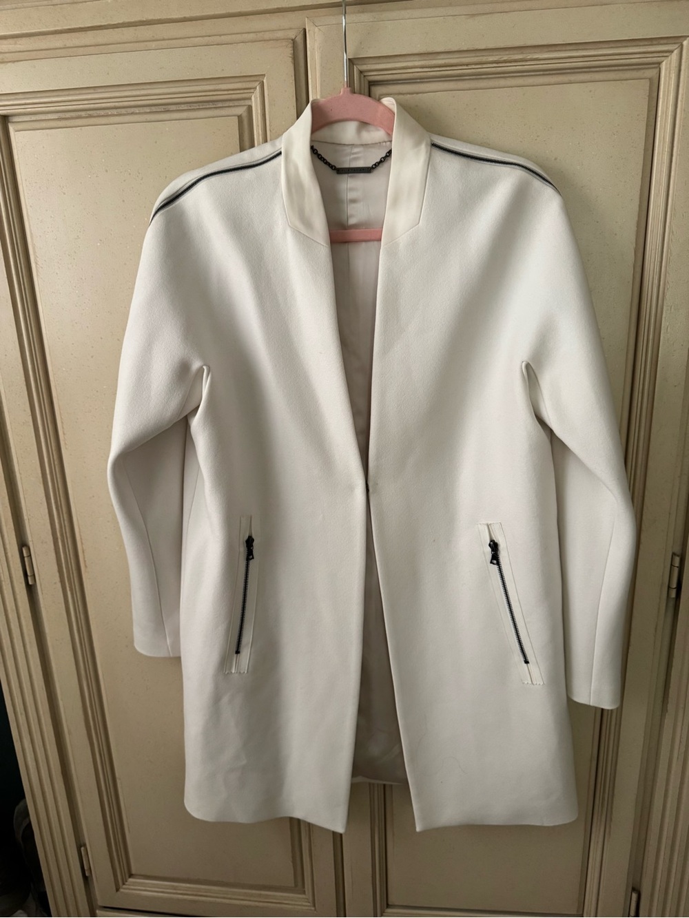 Elie Tahari White Open-Front Trench Coat with Black Trim